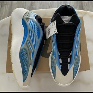 Yeezy 700 V3 arzareth